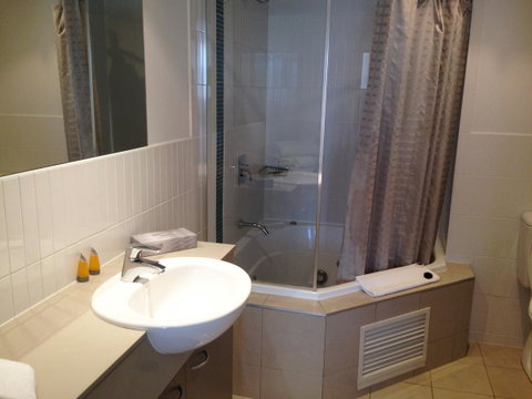 BASE Holidays - Ettalong Beach Premium Apartments - Inverell Accommodation 39