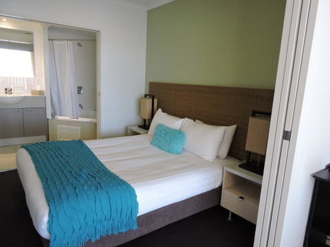 BASE Holidays - Ettalong Beach Premium Apartments - Inverell Accommodation 4