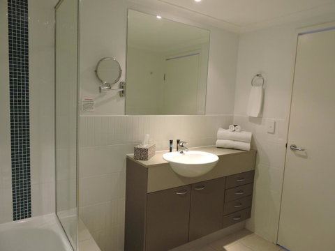 BASE Holidays - Ettalong Beach Premium Apartments - Inverell Accommodation 6