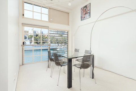 Waterfront Apartment On Sydney Harbour - Inverell Accommodation 2