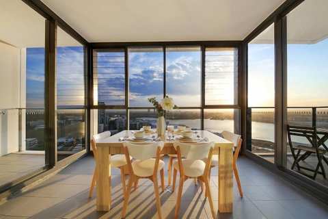 Stunning Sunset Water View 2BEDs On High Rises - Inverell Accommodation 15