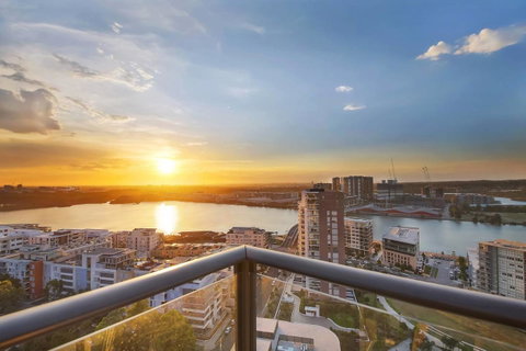 Stunning Sunset Water View 2BEDs On High Rises - Inverell Accommodation 4