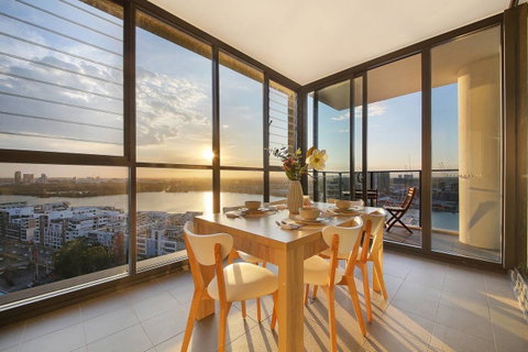Stunning Sunset Water View 2BEDs On High Rises - Inverell Accommodation 0