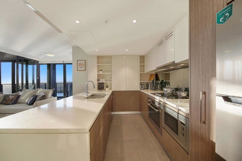 Stunning Sunset Water View 2BEDs On High Rises - Inverell Accommodation 11