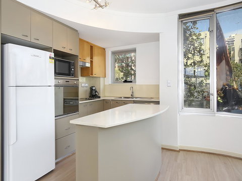 Lower Bridge And Sails - Executive 2BR Darlinghurst Apartment With Balcony And Rooftop Views - Inverell Accommodation 3