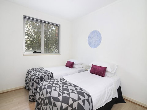 Lower Bridge And Sails - Executive 2BR Darlinghurst Apartment With Balcony And Rooftop Views - Inverell Accommodation 8