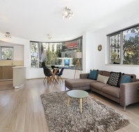 Lower Bridge and Sails - Executive 2BR Darlinghurst Apartment with Balcony and Rooftop Views - Inverell Accommodation