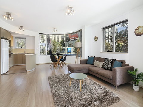 Lower Bridge And Sails - Executive 2BR Darlinghurst Apartment With Balcony And Rooftop Views - Inverell Accommodation 0
