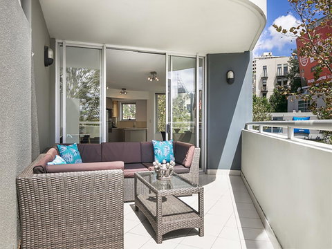 Lower Bridge And Sails - Executive 2BR Darlinghurst Apartment With Balcony And Rooftop Views - Inverell Accommodation 5