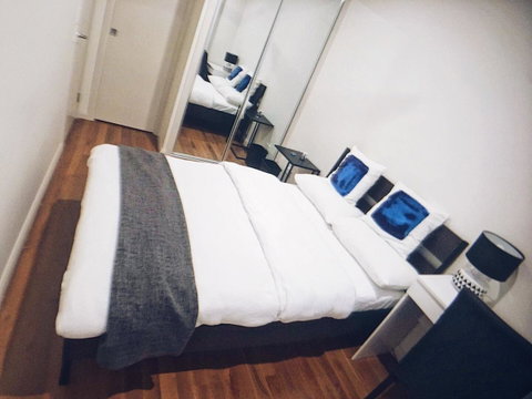 Cozy 5 Bed House In Sydney - Inverell Accommodation 27