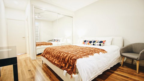 Cozy 5 Bed House In Sydney - Inverell Accommodation 0