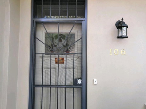 Cozy 5 Bed House In Sydney - Inverell Accommodation 9
