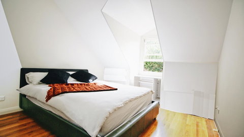 Cozy 5 Bed House In Sydney - Inverell Accommodation 21