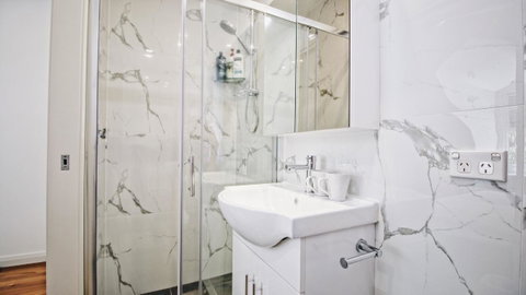 Cozy 5 Bed House In Sydney - Inverell Accommodation 16