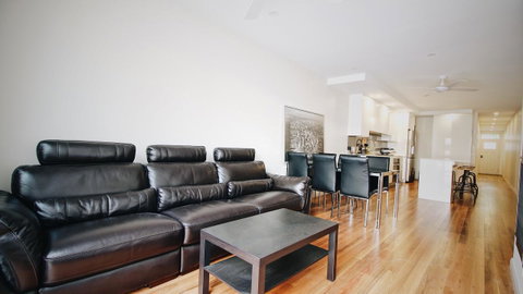 Cozy 5 Bed House In Sydney - Inverell Accommodation 6