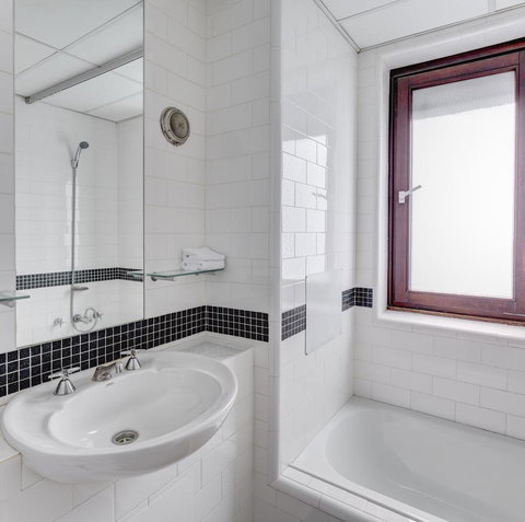 Regents Court Sydney - Inverell Accommodation 6