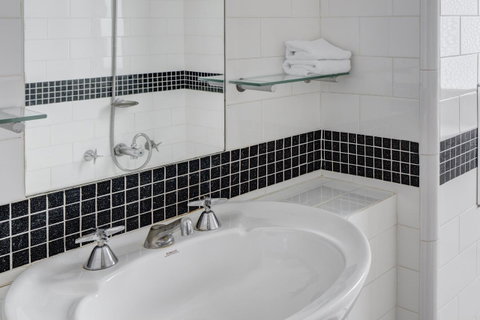 Regents Court Sydney - Inverell Accommodation 33