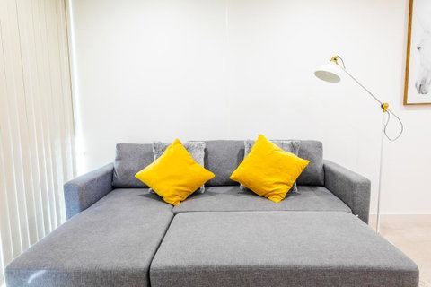 Near Train Station, New 2 BR Apt/free Parking - Inverell Accommodation 18