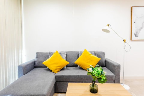 Near Train Station, New 2 BR Apt/free Parking - Inverell Accommodation 17