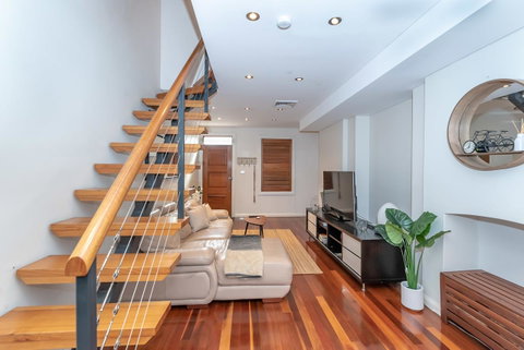 2 Bed House + Loft In Pyrmont - Inverell Accommodation 10