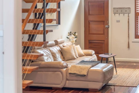 2 Bed House + Loft In Pyrmont - Inverell Accommodation 8