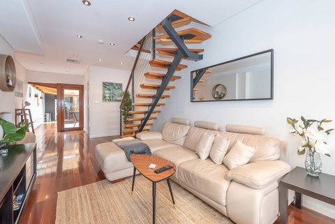 2 Bed House + Loft In Pyrmont - Inverell Accommodation 19