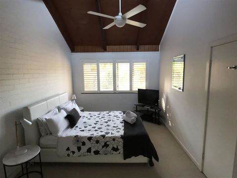 Treetops Everglades Villa - Inverell Accommodation 3