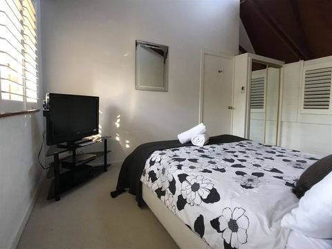 Treetops Everglades Villa - Inverell Accommodation 5