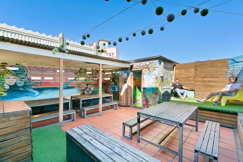Mad Monkey Downtown - Inverell Accommodation 11