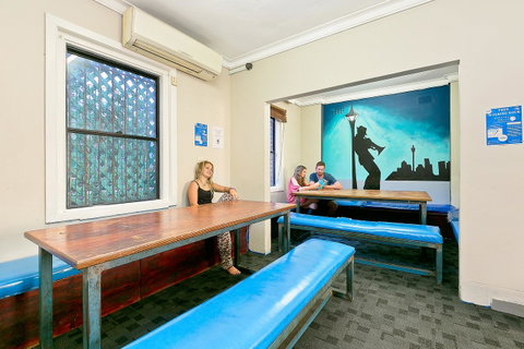 Mad Monkey Downtown - Inverell Accommodation 7
