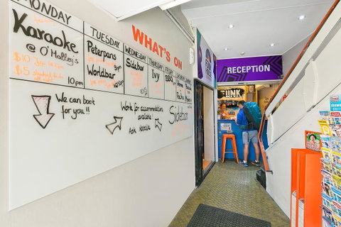 Mad Monkey Downtown - Inverell Accommodation 4