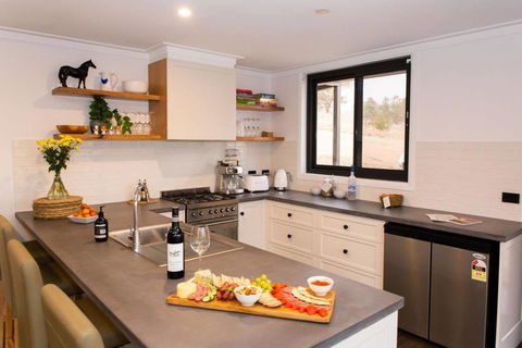Belisi Farmstay Cottage - Inverell Accommodation 4