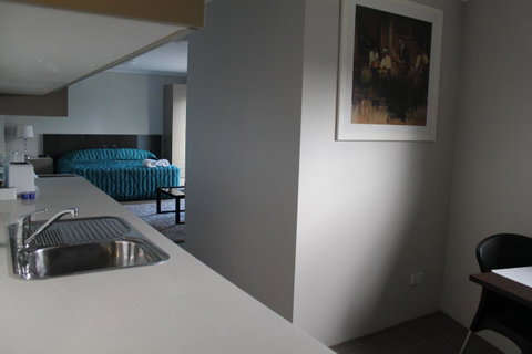 Strathfield Executive Accommodation - Inverell Accommodation 6