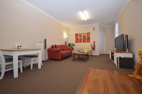 The Old Saddlery - Inverell Accommodation 3