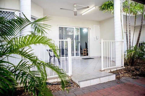 Nightcliff Foreshore Getaway - McKay Gardens - Inverell Accommodation 5