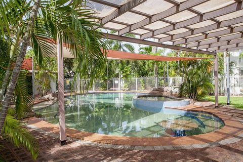 Nightcliff Foreshore Getaway - McKay Gardens - Inverell Accommodation 1