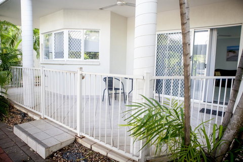 Nightcliff Foreshore Getaway - McKay Gardens - Inverell Accommodation 4