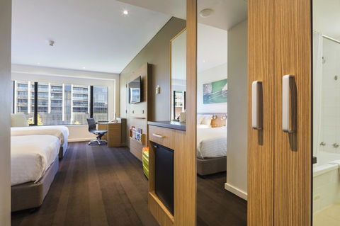 Crowne Plaza Canberra, An IHG Hotel - Inverell Accommodation 23