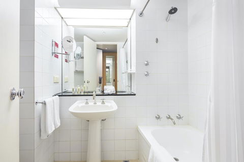 Crowne Plaza Canberra, An IHG Hotel - Inverell Accommodation 26