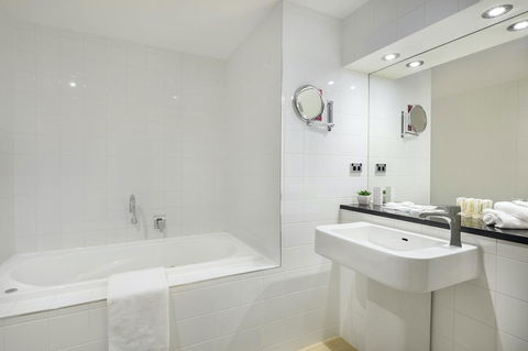 Crowne Plaza Canberra, An IHG Hotel - Inverell Accommodation 28