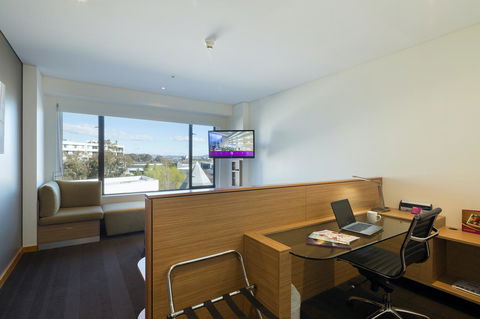 Crowne Plaza Canberra, An IHG Hotel - Inverell Accommodation 15