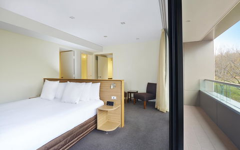 Crowne Plaza Canberra, An IHG Hotel - Inverell Accommodation 13