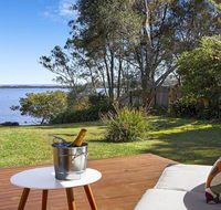 Braeside - waterfront fireplace - Inverell Accommodation