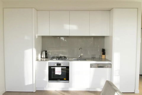Brand New 1 Bedroom In South Melbourne In Luxury High Rise Block - Inverell Accommodation 2