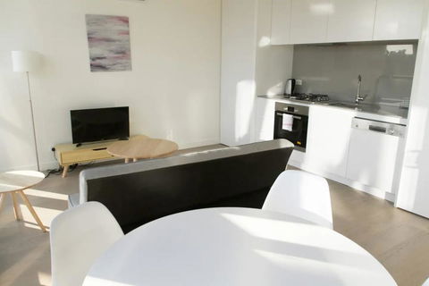 Brand New 1 Bedroom In South Melbourne In Luxury High Rise Block - Inverell Accommodation 1