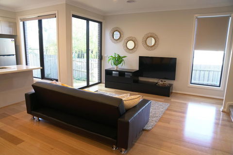 Brand New House Near Box Hill - Inverell Accommodation 1