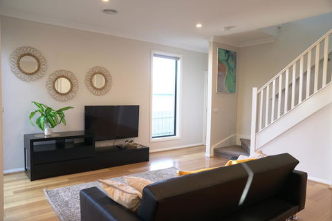 Brand New House Near Box Hill - Inverell Accommodation 2