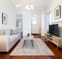 Bright and Elegant Executive 3 Bedroom Family Home - Inverell Accommodation