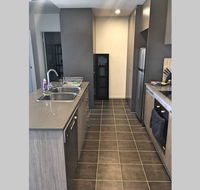 Bright Modern Stylish - Top Floor Apt - Woden - Inverell Accommodation