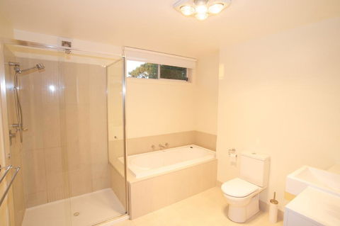 Broadbeach Inverloch Resort - Inverell Accommodation 1